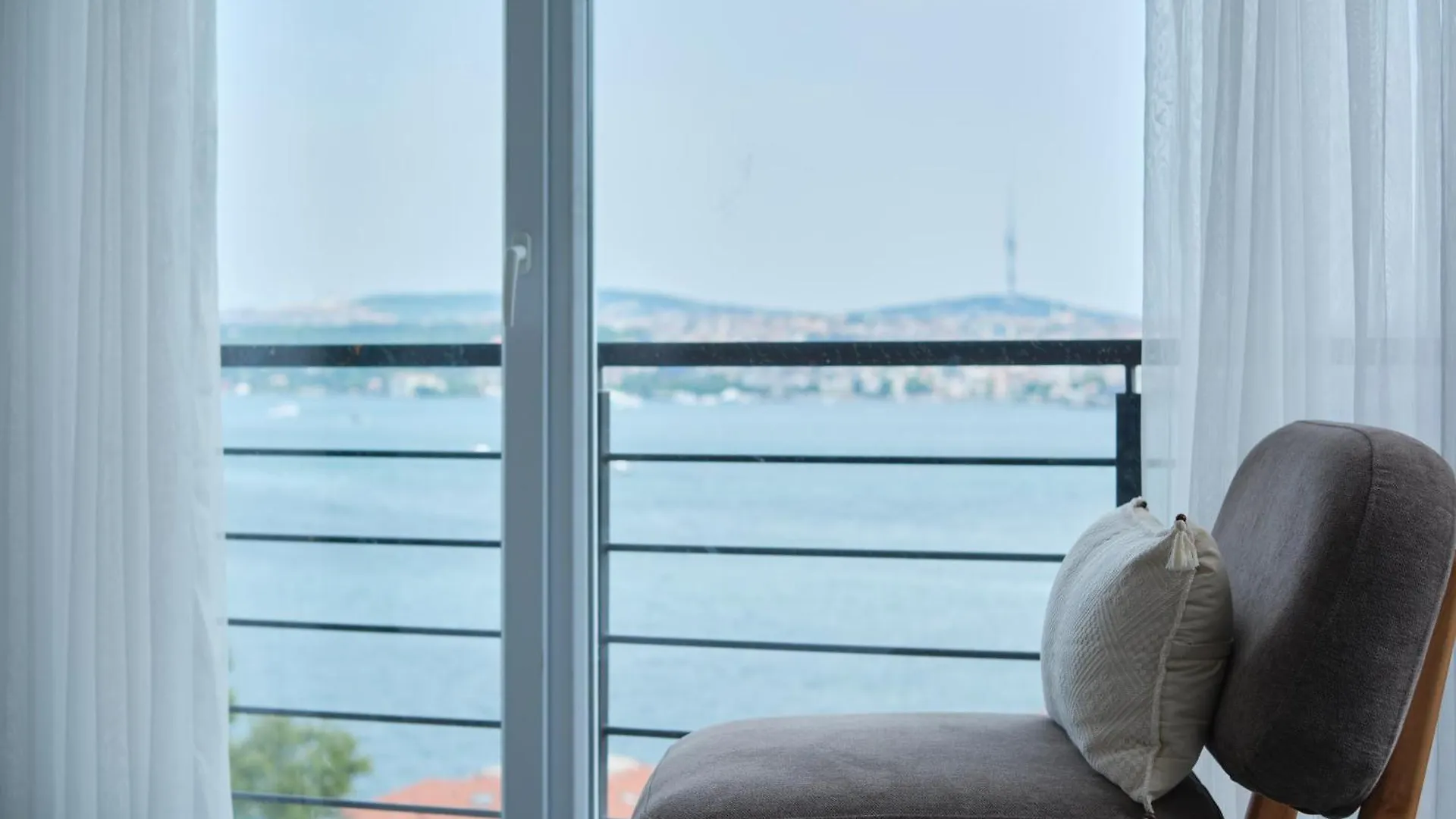 Modern Duplex Bosphorus View Apartment With Teracce Istanbul Turkey